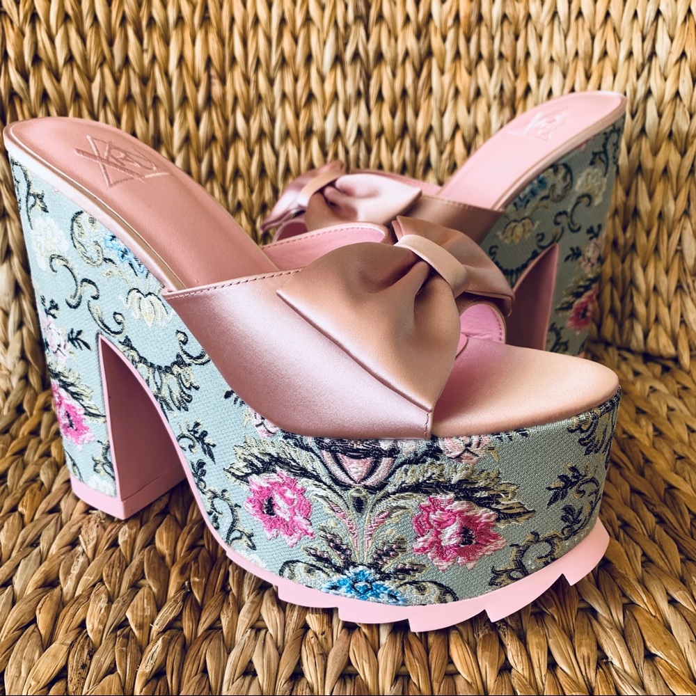New YRU Pink Satin Bow Brocade Platforms - Picture 6 of 6